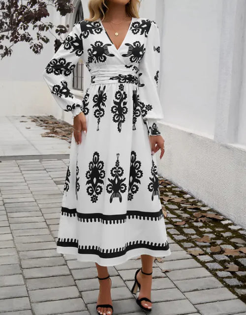 Load image into Gallery viewer, Contrast Print Long Sleeve Dress
